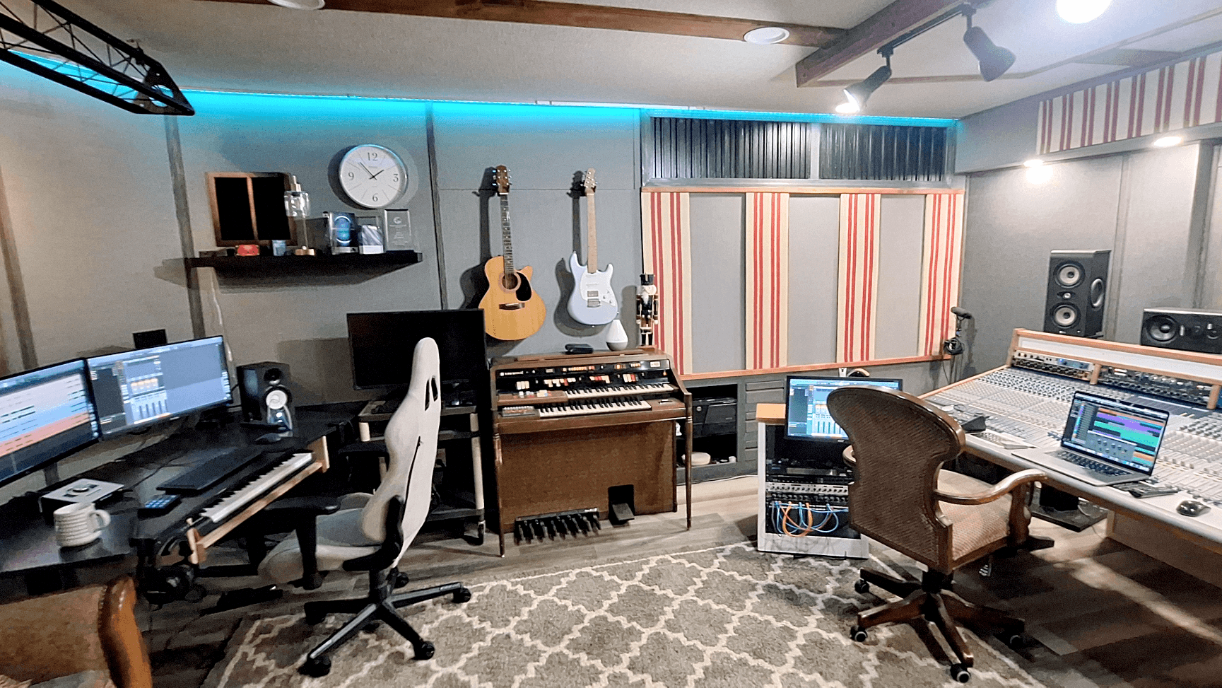 Inspiring live room and lounge for performances, rehearsals, and creative sessions